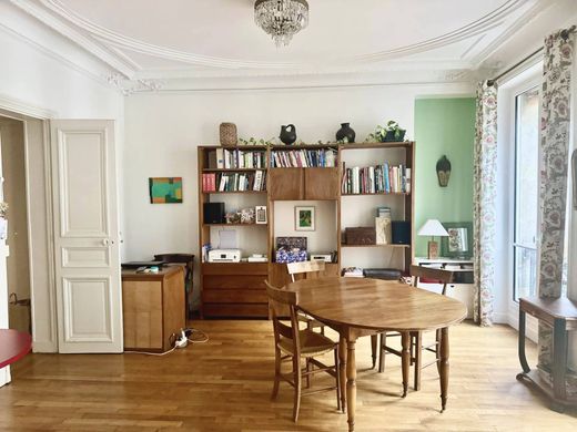 Apartment / Etagenwohnung in Canal Saint Martin, Château d’Eau, Porte Saint-Denis, Paris