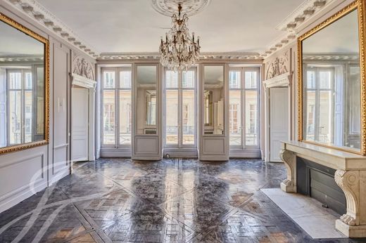 아파트 / Chatelet les Halles, Louvre-Tuileries, Palais Royal, Paris