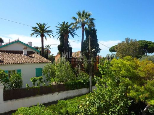 Apartment / Etagenwohnung in Juan-les-Pins, Alpes-Maritimes