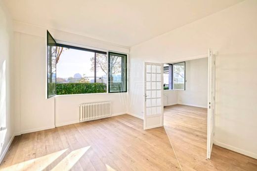Apartment in La Muette, Auteuil, Porte Dauphine, Paris