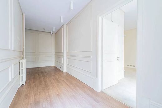 Office in La Muette, Auteuil, Porte Dauphine, Paris