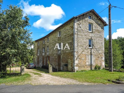 Demeure ou Maison de Campagne à Civray, Vienne