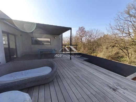 منزل ﻓﻲ Vézénobres, Gard