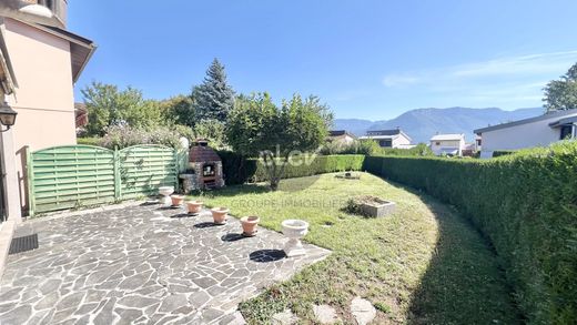 Casa di lusso a Seynod, Alta Savoia