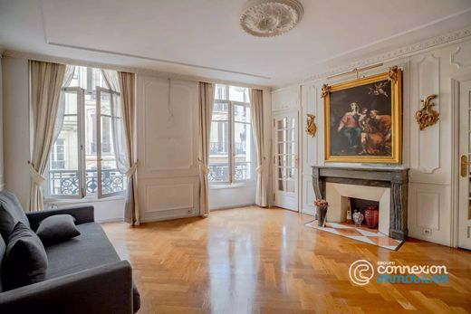 Apartment in Chatelet les Halles, Louvre-Tuileries, Palais Royal, Paris