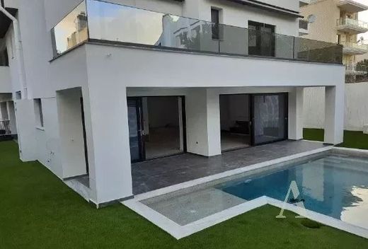 Duplex à Athènes, Nomarchía Athínas