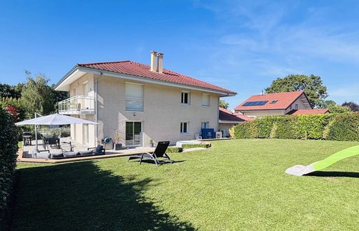 Apartment / Etagenwohnung in Larringes, Haute-Savoie