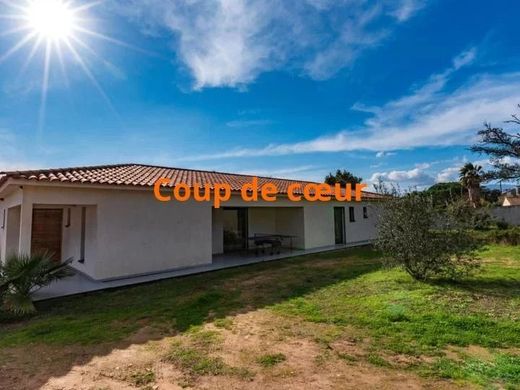 Villa en Sainte-Lucie de Porto-Vecchio, Córcega del Sur