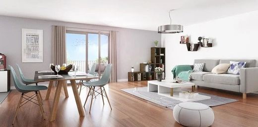 Apartment / Etagenwohnung in Clamart, Hauts-de-Seine