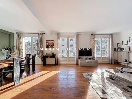 Apartment / Etagenwohnung in Neuilly-sur-Seine, Hauts-de-Seine