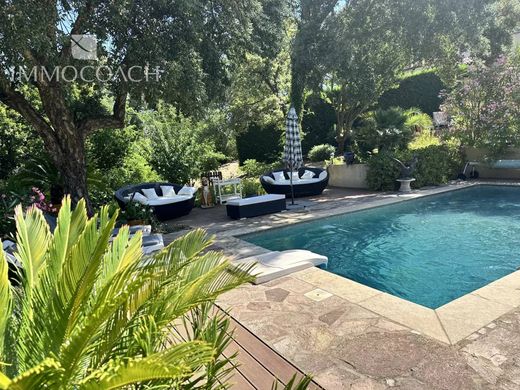 ‏בתי יוקרה ב  La Garde-Freinet, Var