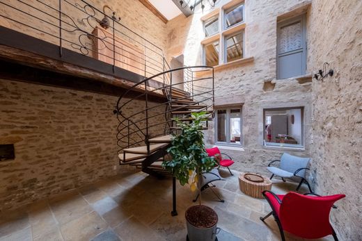 Apartment / Etagenwohnung in Cluny, Saône-et-Loire