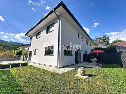 Luxury home in Gex, Ain