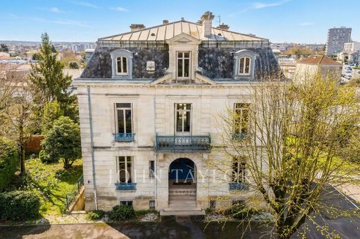 Luxury home in Bègles, Gironde