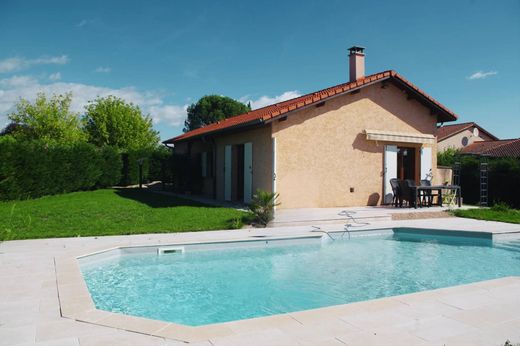 Villa a Saint-Germain-Nuelles, Rhône