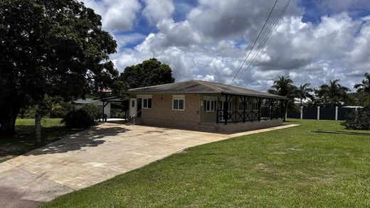 Villa in Rémire-Montjoly, Arrondissement de Cayenne