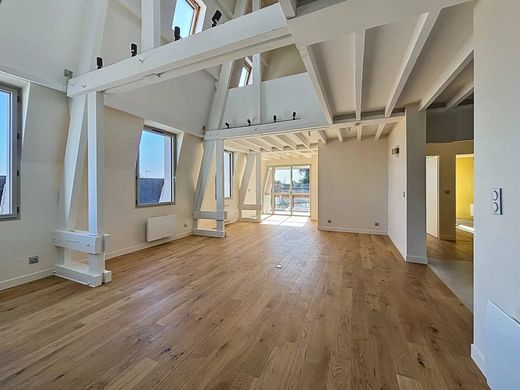 Apartment / Etagenwohnung in Fontainebleau, Seine-et-Marne