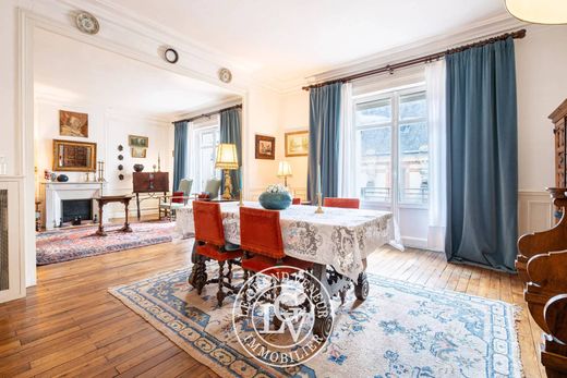 Apartment / Etagenwohnung in Fontainebleau, Seine-et-Marne