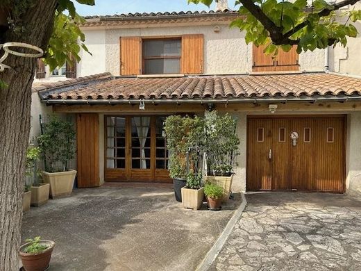 Luxury home in Arles, Bouches-du-Rhône