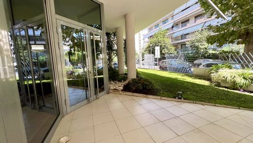 아파트 / 칸, Alpes-Maritimes