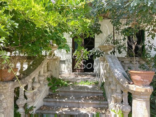 Perpignan, Pyrénées-Orientalesの高級住宅