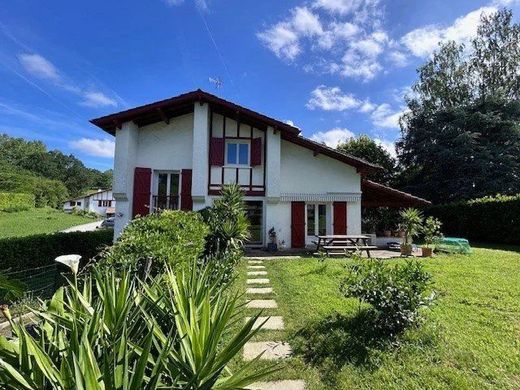 Maison de luxe à Espelette, Pyrénées-Atlantiques