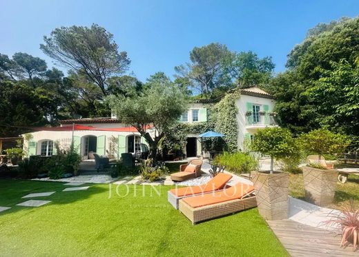 Villa in Roquefort-les-Pins, Alpes-Maritimes