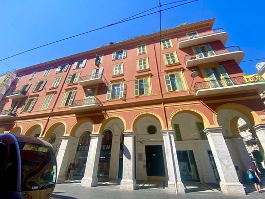 Apartment / Etagenwohnung in Nizza, Alpes-Maritimes