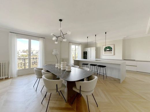 Apartment / Etagenwohnung in Champs-Elysées, Madeleine, Triangle d’or, Paris