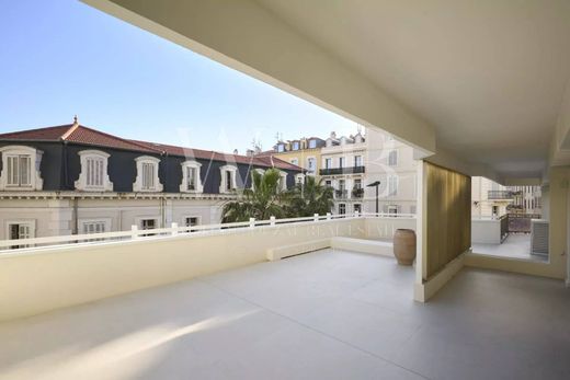 Apartment / Etagenwohnung in Cannes, Alpes-Maritimes