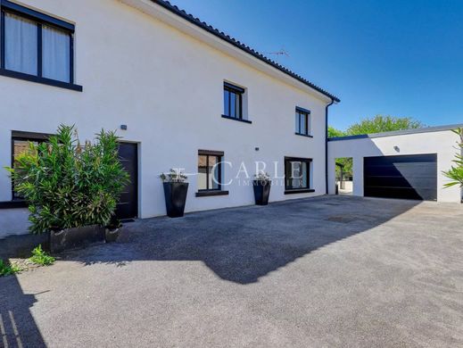 Casa di lusso a Pusignan, Rhône