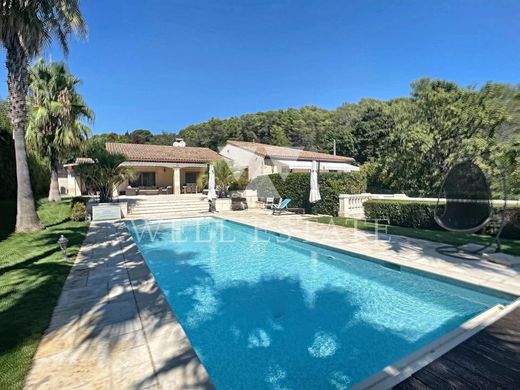 Antibes, Alpes-Maritimesの高級住宅