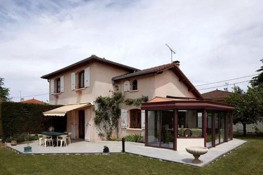 Villa à Pusignan, Rhône