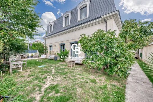 Luxe woning in Carrières-sur-Seine, Yvelines