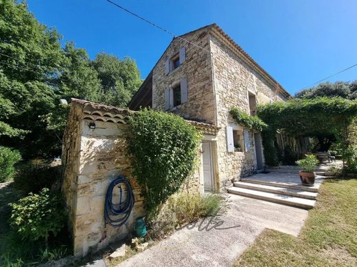 ‏בתים כפריים או חוות ב  Le Poët-Laval, Drôme