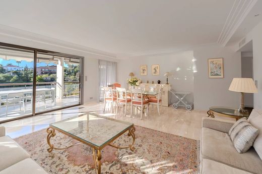 Apartment / Etagenwohnung in Cannes, Alpes-Maritimes