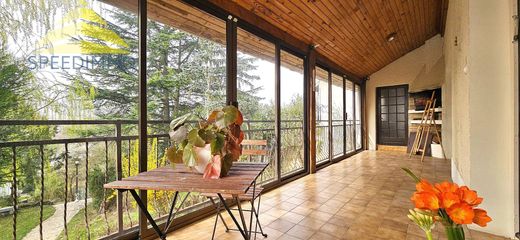 Luxus-Haus in Mandres-les-Roses, Val-de-Marne