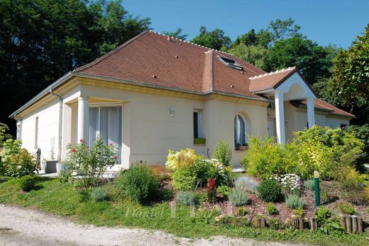 Luxury home in L'Étang-la-Ville, Yvelines