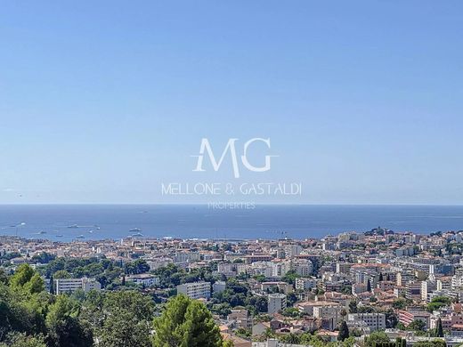 Apartment / Etagenwohnung in Le Cannet, Alpes-Maritimes