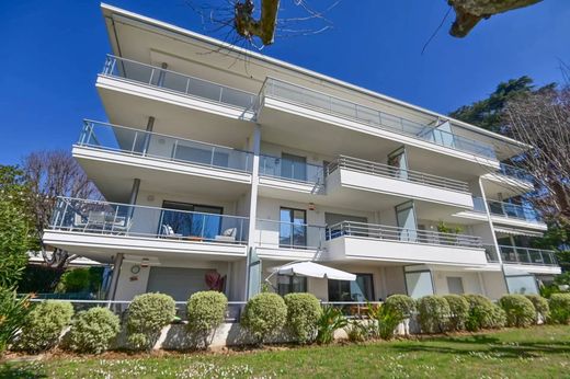 Apartment / Etagenwohnung in Cannes, Alpes-Maritimes