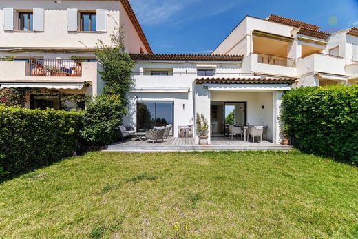 Apartment / Etagenwohnung in Villefranche-sur-Mer, Alpes-Maritimes