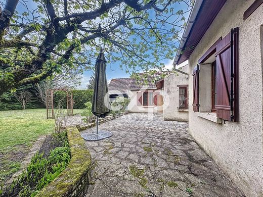 Luxe woning in Lamorlaye, Oise