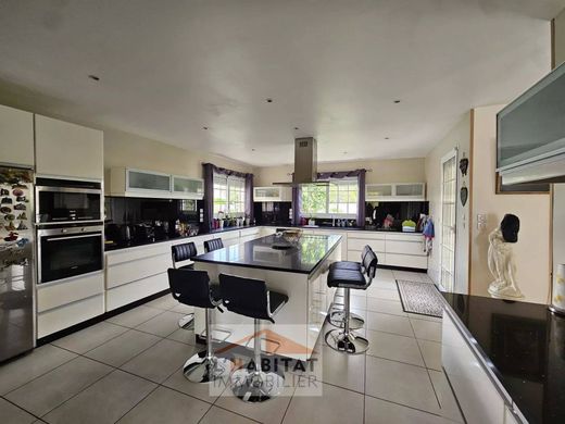 Luxury home in Cugnaux, Upper Garonne