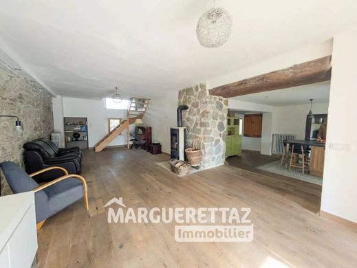 Casa di lusso a Cornier, Alta Savoia