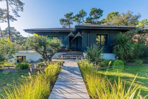 Luxury home in Pyla sur Mer, Gironde