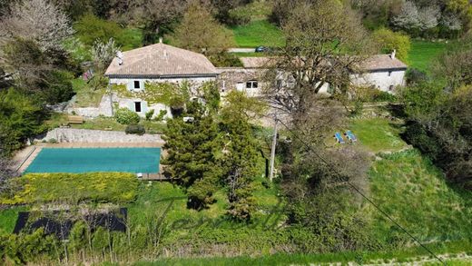 ‏בתים כפריים או חוות ב  Roynac, Drôme