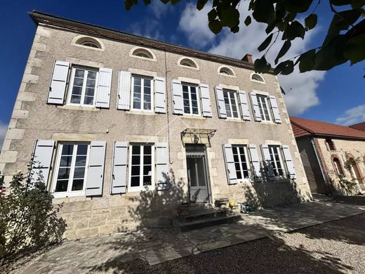 Luxe woning in Gannat, Allier
