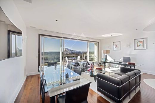 Apartment / Etagenwohnung in Neuilly-sur-Seine, Hauts-de-Seine