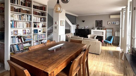 Apartment / Etagenwohnung in Golfe-Juan, Alpes-Maritimes