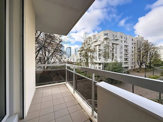 Apartment / Etagenwohnung in Courbevoie, Hauts-de-Seine